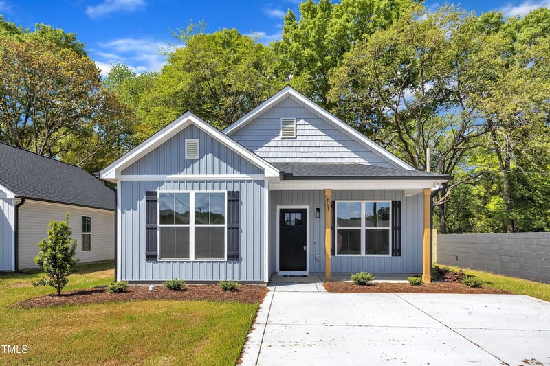621 Ray St, Selma, NC 27576