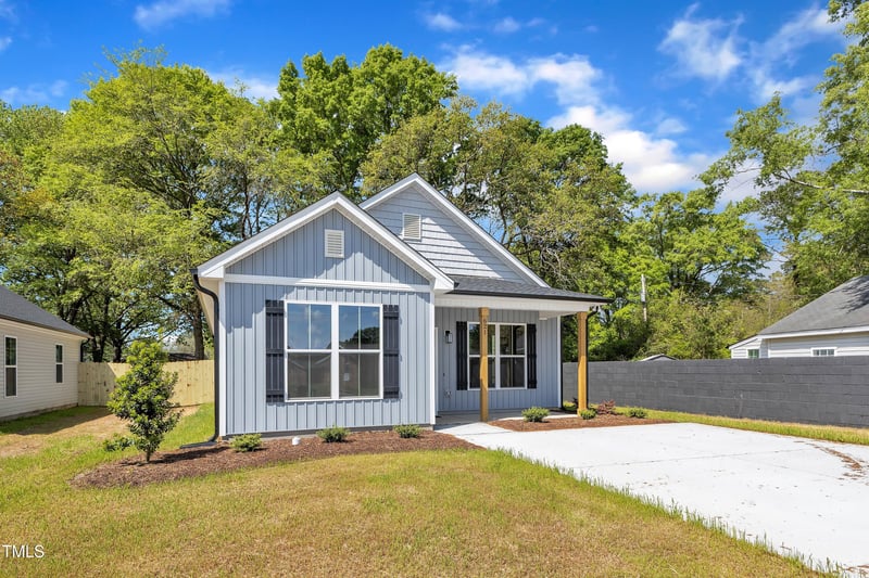 621 Ray St, Selma, NC 27576