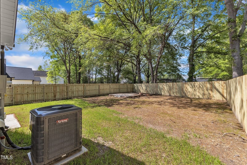 621 Ray St, Selma, NC 27576