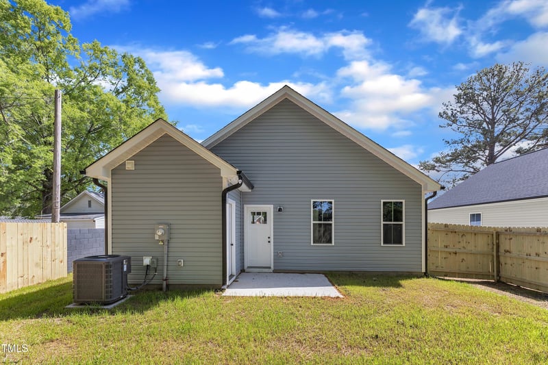 621 Ray St, Selma, NC 27576