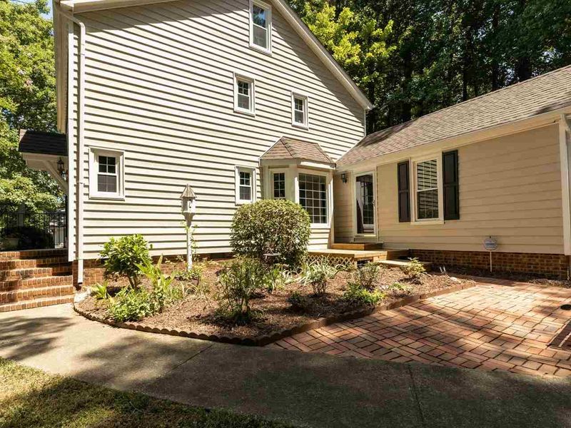 6212 Dresden Ln, Raleigh, NC 27612