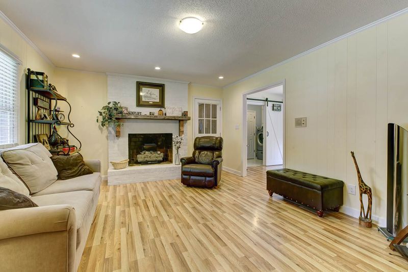 6213 Vicky Dr, Raleigh, NC 27603