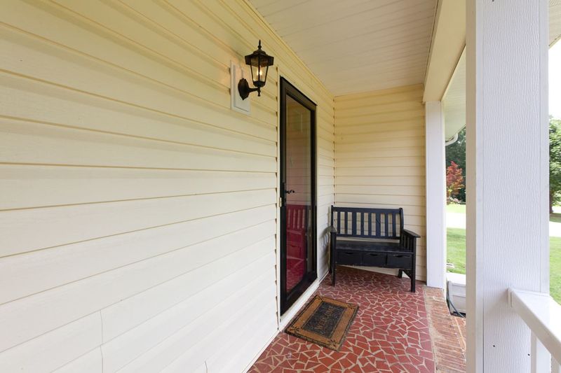 6213 Vicky Dr, Raleigh, NC 27603