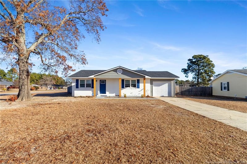 6218 Thornwood Dr, Hope Mills, NC 28348