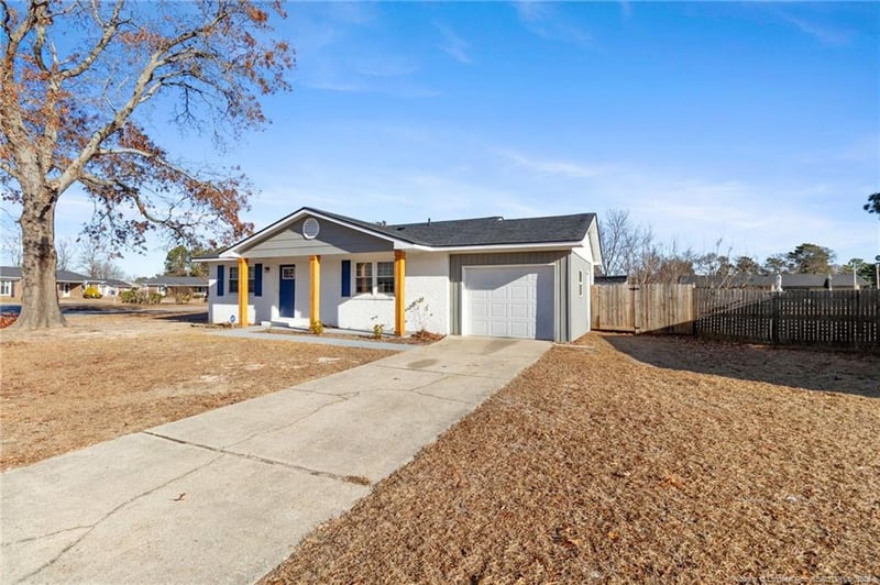 6218 Thornwood Dr, Hope Mills, NC 28348