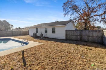 6218 Thornwood Dr, Hope Mills, NC 28348