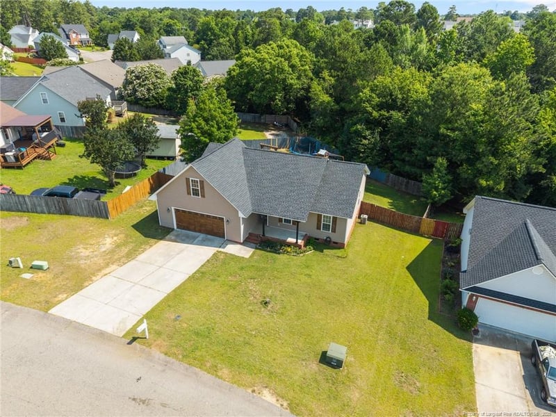 622 Sunpointe Dr, Hope Mills, NC 28348