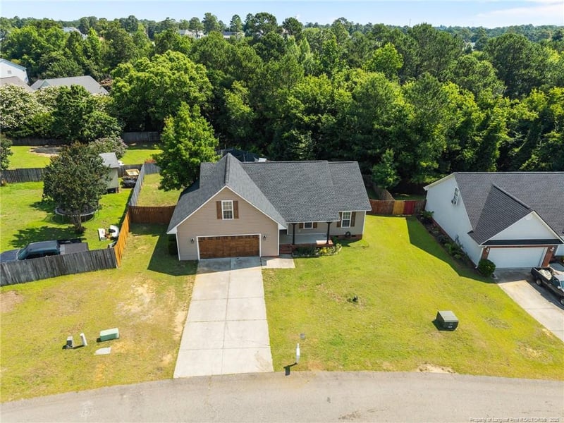 622 Sunpointe Dr, Hope Mills, NC 28348