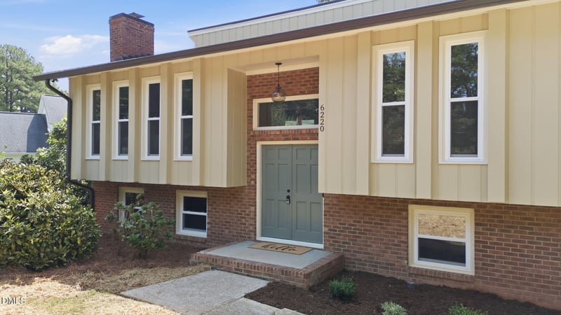 6220 Bramblewood Dr, Raleigh, NC 27612