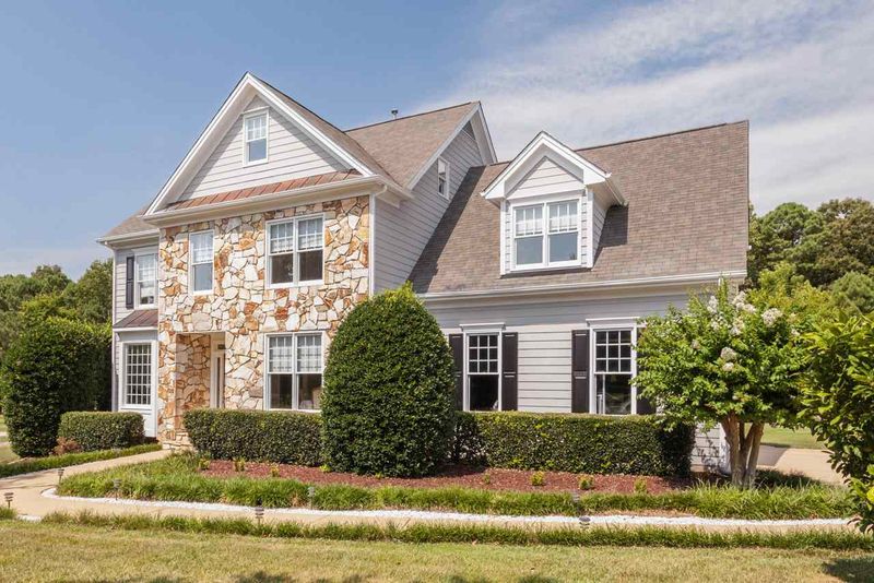 6221 Heatherstone Dr, Raleigh, NC 27606