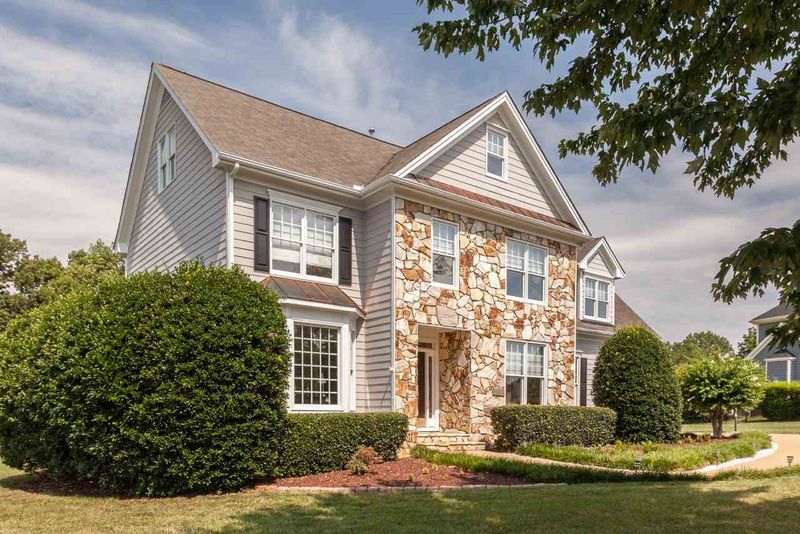 6221 Heatherstone Dr, Raleigh, NC 27606