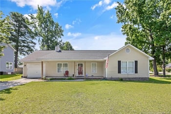 6221 Hedingham Dr, Hope Mills, NC 28348