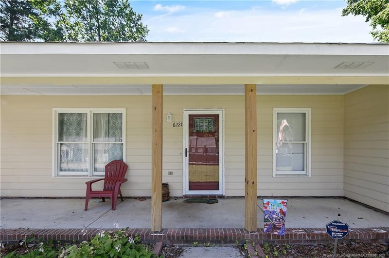 6221 Hedingham Dr, Hope Mills, NC 28348