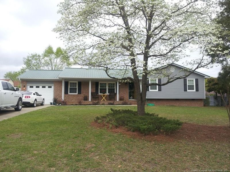 6221 Stoney Point Loop, Fayetteville, NC 28306
