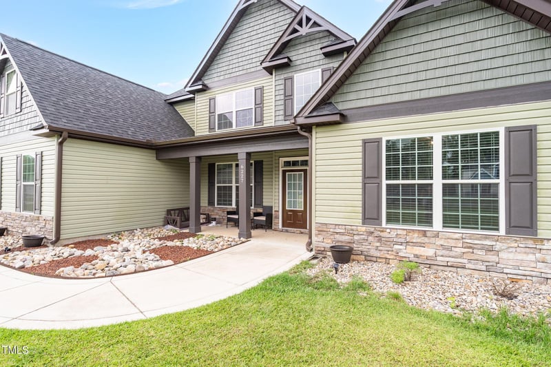 6227 Shannon Woods Way, Hope Mills, NC 28348