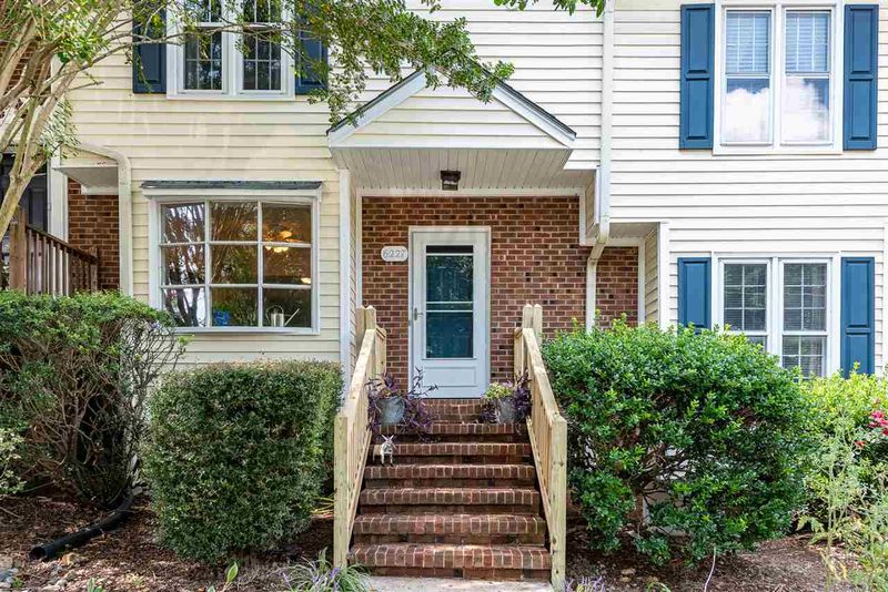 6227 Waterside Ln, Raleigh, NC 27613