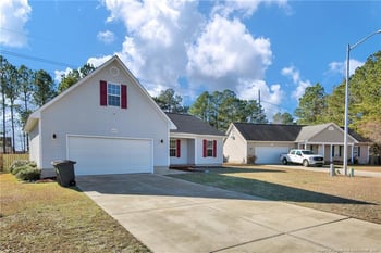 623 Cypress Pond Dr, Hope Mills, NC 28348