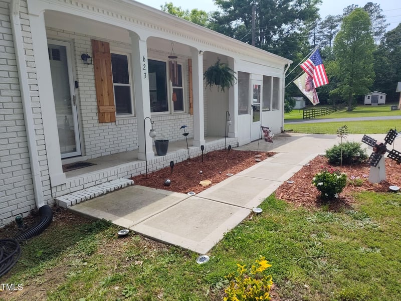 623 Glenwood Dr, Sanford, NC 27330