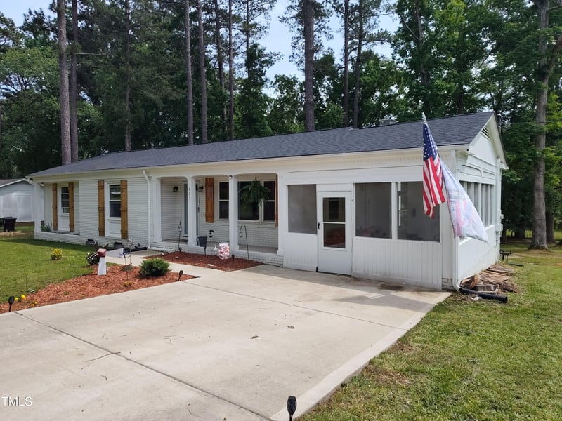 623 Glenwood Dr, Sanford, NC 27330