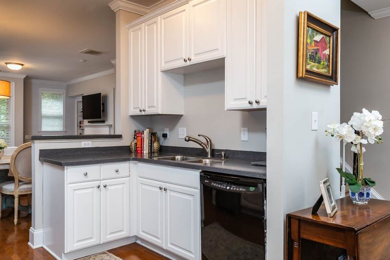 623 Highpark Ln, Raleigh, NC 27608