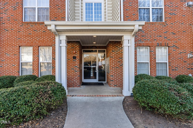 623 Ives Ct, Chapel Hill, NC 27514