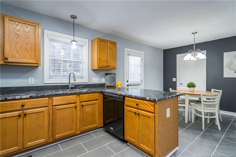 623 Nixon Dr, Sanford, NC 27330