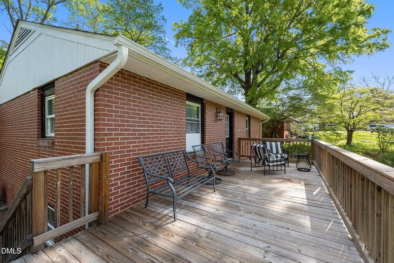 623 Oakgrove Dr, Graham, NC 27253