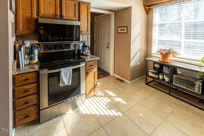 6237 Waterside Ln, Raleigh, NC 27613