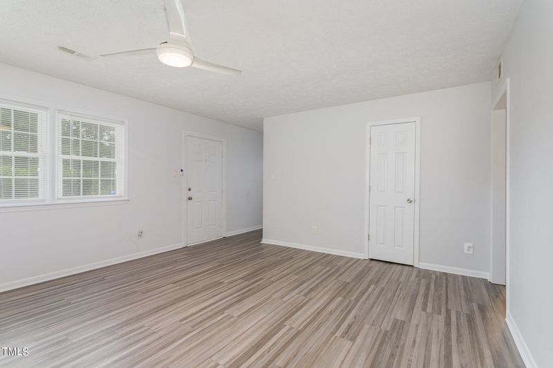 6239 Birchbrook Dr, Hope Mills, NC 28348