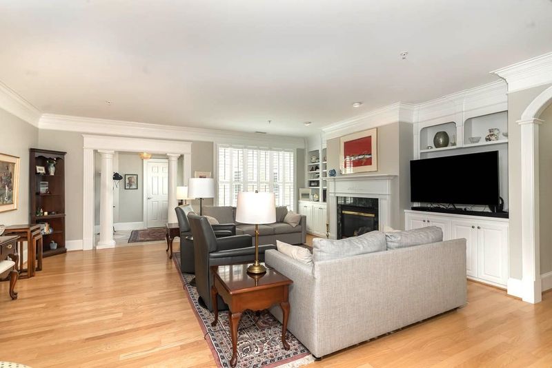 624 W Barbee Chapel Rd #624, Chapel Hill, NC 27517