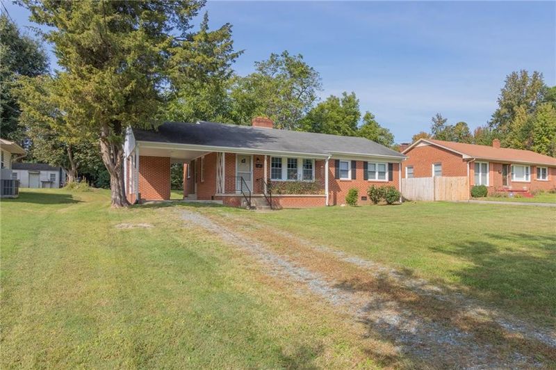 624 Crestview Dr, Burlington, NC 27217