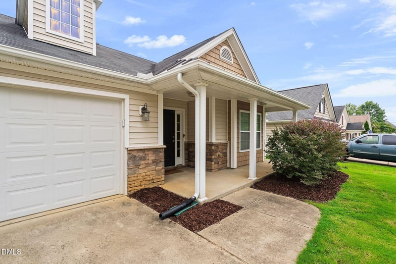 624 Lawson Cypress Ln, Fuquay Varina, NC 27526