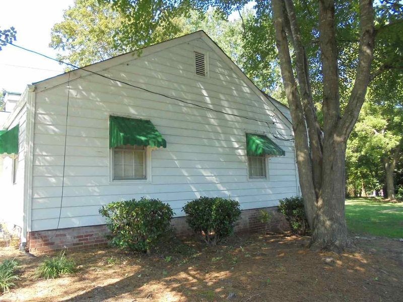 624 N Main St, Louisburg, NC 27549