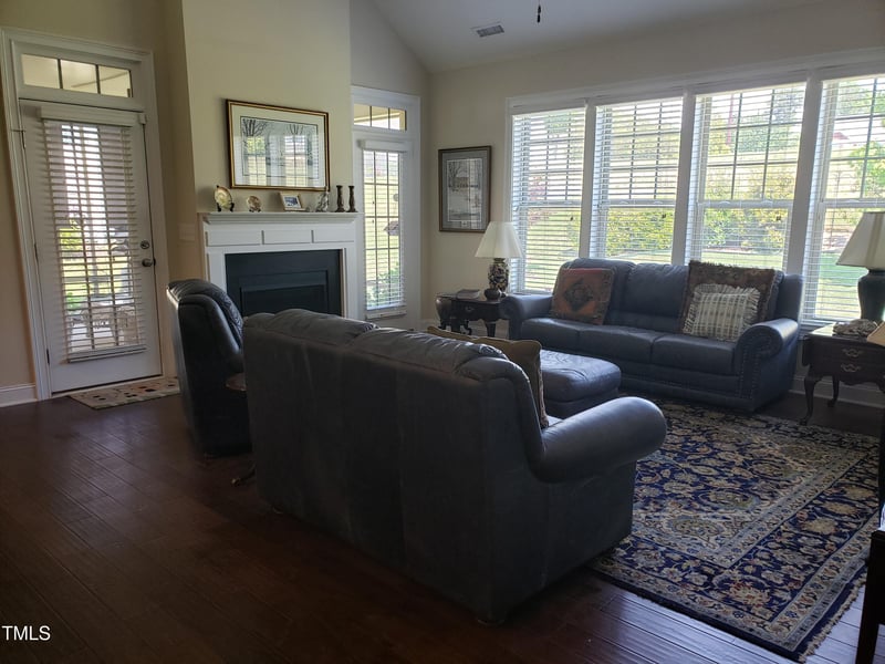 624 Meadowgrass Ln, Wake Forest, NC 27587