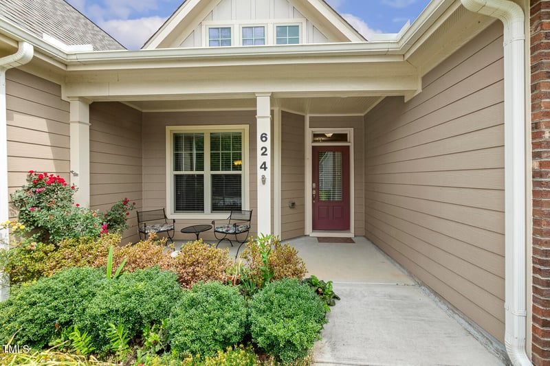 624 Meadowgrass Ln, Wake Forest, NC 27587
