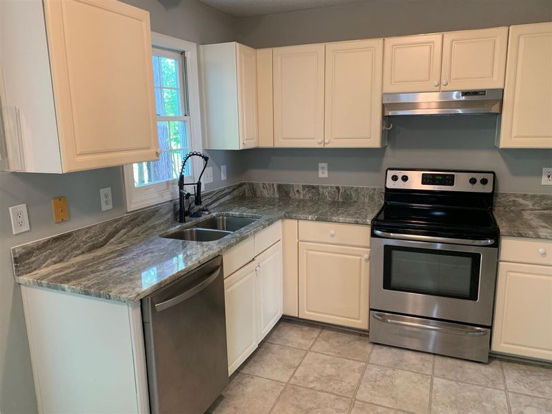 624 Penncross Dr, Raleigh, NC 27610