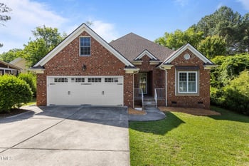 624 Powhatan Dr, Fuquay Varina, NC 27526