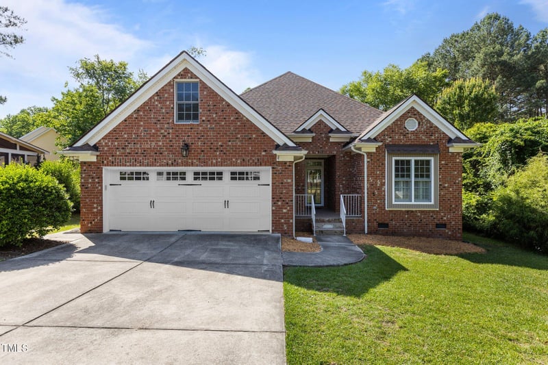 624 Powhatan Dr, Fuquay Varina, NC 27526