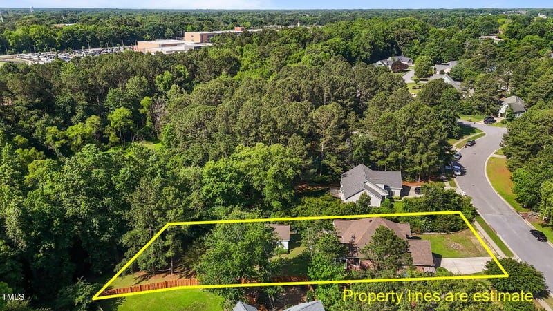 624 Powhatan Dr, Fuquay Varina, NC 27526