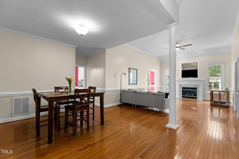 624 Powhatan Dr, Fuquay Varina, NC 27526