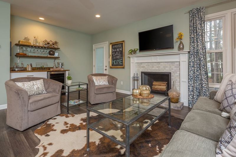 6241 Waterside Ln, Raleigh, NC 27613