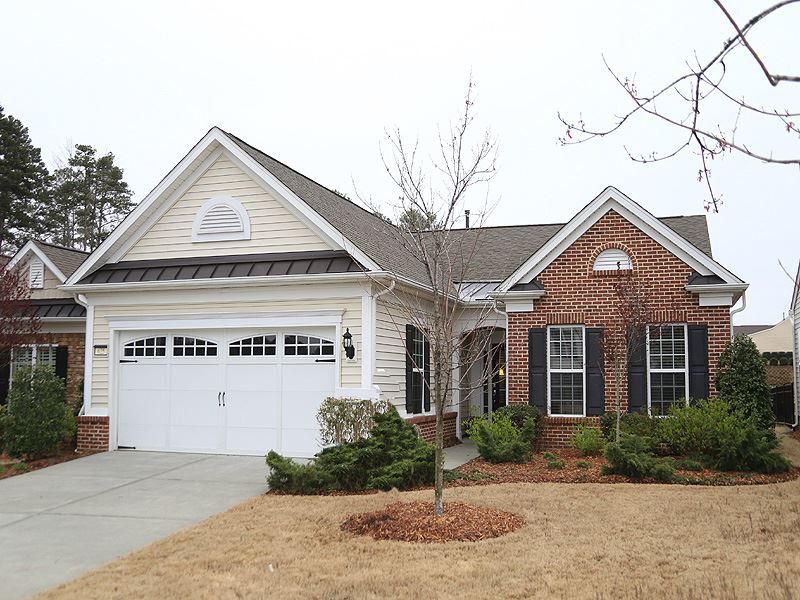 625 Bloomsbury Pl, Cary, NC 27519