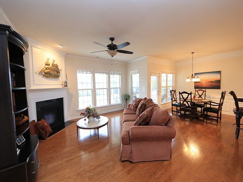 625 Bloomsbury Pl, Cary, NC 27519