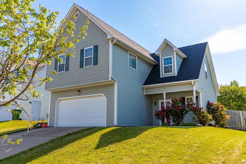 625 Cotton Brook Dr, Fuquay Varina, NC 27526