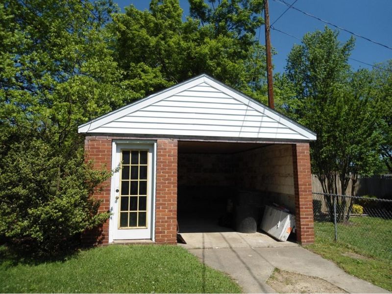 625 Everett St, Burlington, NC 27215