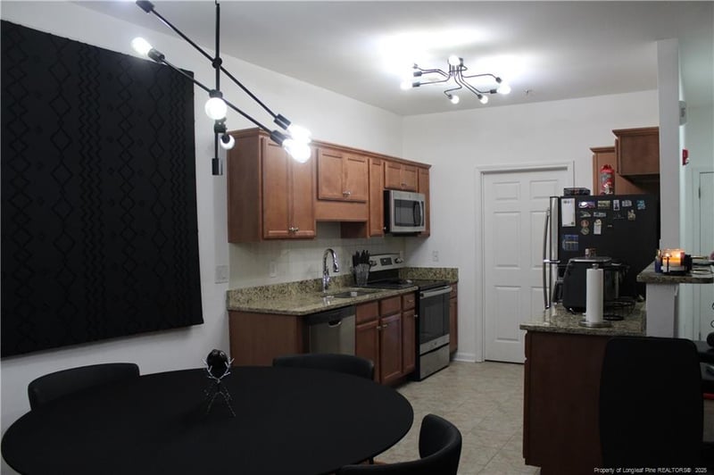 625 Marshtree Ln, Fayetteville, NC 28314