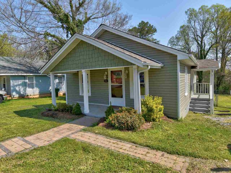 625 New St, Graham, NC 27253