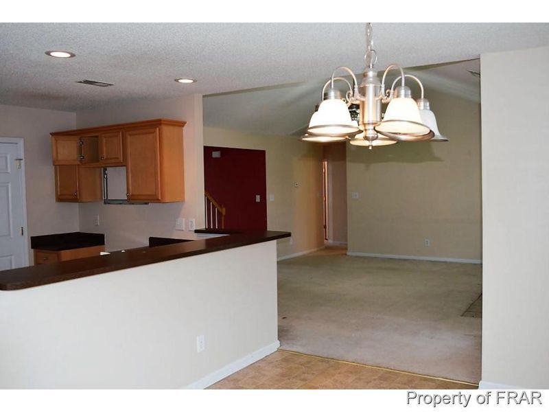 625 Sunpointe Dr, Hope Mills, NC 28348