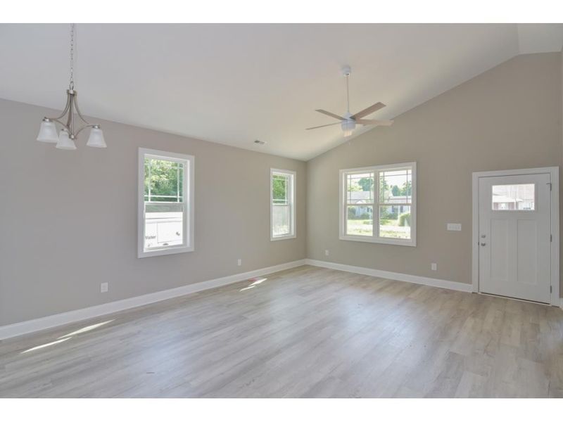 626 S 8th St, Mebane, NC 27302