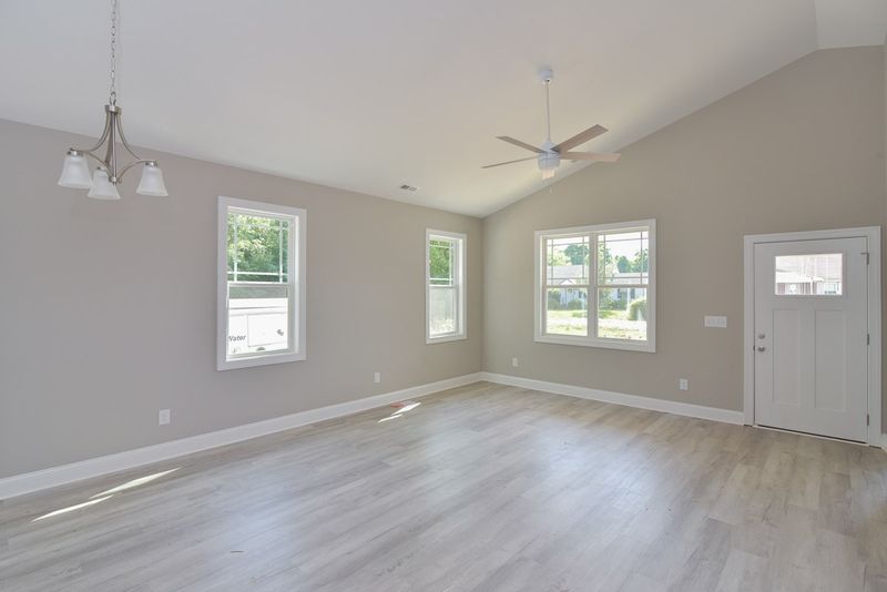 626 S Eighth St, Mebane, NC 27302